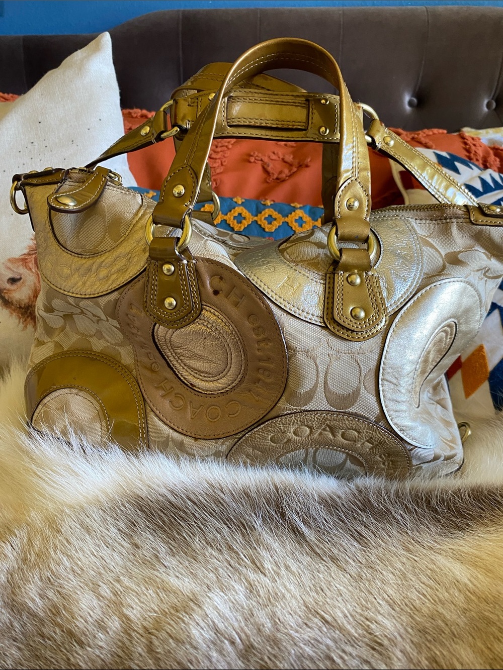Coach Metallic Gold and Beige Signature Circle Shoulder Bag - Picture 3 of 6
